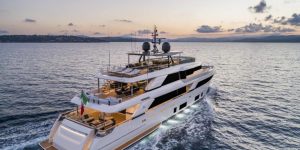 Custom Line Navetta 42: Tuyệt tác mới của Ferretti