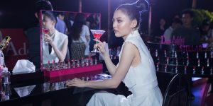 Bờ môi tỏa sáng rạng ngời với sắc hồng Dior Addict Stellar Shine