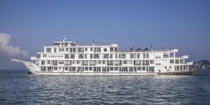 Chuyến viễn du giữa kỳ quan Hạ Long của Fashion Voyage 2