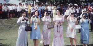 Vespa, lụa Tân Châu, kính John Lennon: Thời trang giới thượng lưu miền Nam Việt Nam thập niên 50 – 70