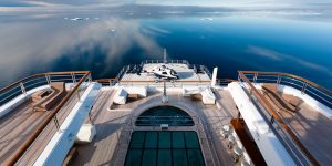 Rạp phim, sân bóng rổ, và còn có gì nữa bên trong siêu du thuyền 477 triệu USD?