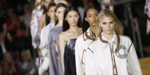 Burberry Xuân Hè 2020: Thước đo tinh thần nước Anh