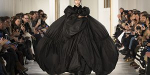 Tăng trưởng gấp đôi, Maison Margiela tiếp tục gia hạn hợp đồng cùng John Galliano