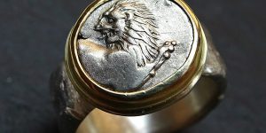 Trang sức đồng tiền cổ lên ngôi trong thời hiện đại