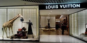 Louis Vuitton là thương hiệu xa xỉ đầu tiên đóng một cửa hàng sau biểu tình kéo dài ở Hồng Kông