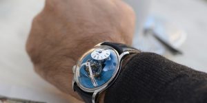 “Classic Blue” – Sắc màu Pantone năm 2020 lên ngôi trên đồng hồ