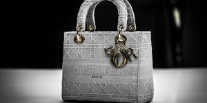 Dior mang mẫu túi huyền thoại Lady D-Lite trở lại trong BST Xuân Hè 2020