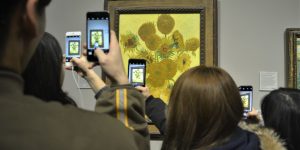 Bức họa Hoa hướng dương của Van Gogh bị “mắc kẹt” ở Tokyo vì Covid-19