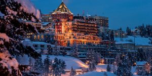 Du ngoạn đến khách sạn siêu sang vùng núi Alps trên chuyên cơ riêng