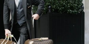 Hiếm trong hiếm: Tại sao vali Louis Vuitton cổ điển lại có giá bán đắt như vậy?