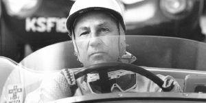 Huyền thoại F1 Stirling Moss qua đời trong ngày đầu của lễ Phục Sinh