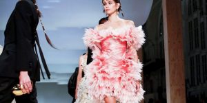 Alexander McQueen Xuân Hè 2020: Phục dựng di sản thủ công Celtic