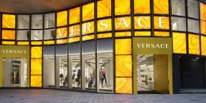 LUXUO POINT: Ralph Lauren, Versace và Dolce & Gabbana gặp khó khăn trong chiến lược phục hồi