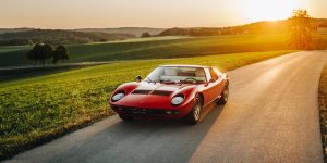 Lamborghini Miura P400 từng thách thức Ferrari vào năm 1966 như thế nào?
