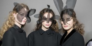 Dior hé lộ 70 năm tuyệt tác qua ấn phẩm “Dior Hats – From Christian Dior to Stephen Jones”