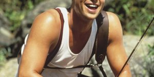 Quyến rũ như Brad Pitt và Marlon Brando với áo tank top