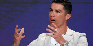 Đồng hồ kim cương của Cristiano Ronaldo là chiếc Rolex đắt nhất từng được sản xuất