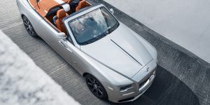 Rolls-Royce Dawn Silver Bullet hé lộ hình ảnh đầu tiên trên địa hình tự nhiên