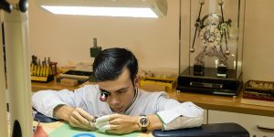 Gặp gỡ anh Trường Omega: “Người giữ nhịp đập” cho trái tim đồng hồ