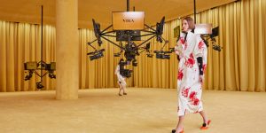 Raf Simons ra mắt tại Prada với bộ sưu tập Xuân 2021: Thời đại cân bằng giữa sáng tạo và ứng dụng
