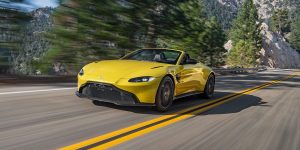 Aston Martin Vantage Roadster 2021: Quái thú xinh đẹp không thể phớt lờ
