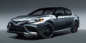 Toyota Camry Hybrid 2021: Nâng cấp gói an toàn Safety Sense 2.5, giá gần 665 triệu VND