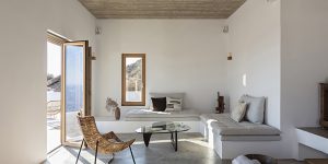 Ngôi nhà mùa hè ẩn dật và sang trọng dọc sườn đồi Sifnos hoang sơ