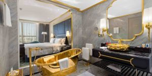 Xác lập kỷ lục: Khách sạn ở Việt Nam dát vàng nhiều nhất thế giới