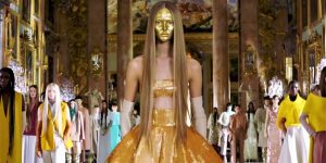Valentino Couture Spring 2021: Tái định nghĩa thời trang cao cấp