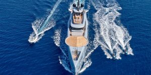 Siêu du thuyền Geco: Chủ nhân trẻ tuổi, CLB bãi biển bằng gỗ tếch, rạp chiếu phim ngoài trời, sân bay trực thăng đẳng cấp