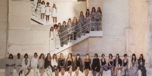 Chanel Cruise 2021: Chỉ cần trắng và đen – Hai sắc thái thượng lưu