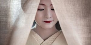 Lạc về thời Edo cùng Philippe Marinig trong triển lãm ảnh “Khoảnh khắc bí mật của Maiko”