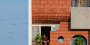 Ngôi nhà ống với mặt tiền gạch nung đỏ nổi bật tại Đà Nẵng