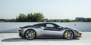 Vì sao 296 GTB là bước đi táo bạo nhất của Ferrari?