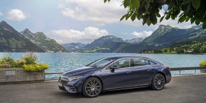 Mercedes dự định thu phí một số ứng dụng, giới mê xe phản ứng