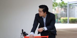 Nhà sưu tầm Đinh Công Tuân: Bà xã đã đưa mình vào con đường sưu tầm đồng hồ