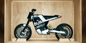 Đàn ông tốt xứng đáng cho xe máy điện xịn: Phiên bản độc quyền Burberry và DAB Motors