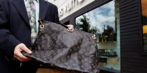 Facebook, Instagram là điểm nóng của kinh doanh giả mạo hàng xa xỉ