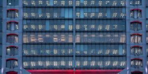 Nhiều ngân hàng quốc tế rời bỏ Hồng Kông