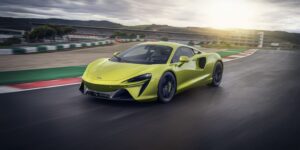 Siêu xe hybrid hiệu suất cao McLaren Artura chính thức ra mắt tại Việt Nam