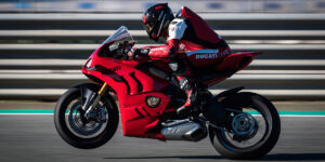 Ducati Panigale V4 2023 ra mắt với hàng loạt trang bị điện tử hiện đại
