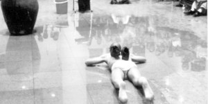 Làm cách nào để thay đổi thế giới dù ta không cố làm việc đó