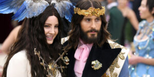 Thế nào là một thương hiệu gặp khủng hoảng? Kering sẽ giải bài toán này thế nào cho Gucci và Balenciaga?