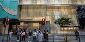 LUXUO Point: Vì sao LVMH rời Hong Kong?