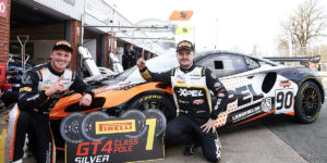 McLaren Artura GT4 chiếm trọn vinh quang trong ngày khai mạc giải Vô địch GT Anh Quốc