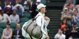 Cho chúng ta: Chơi quần vợt với túi Gucci Duffle