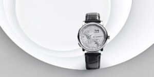 A. Lange & Söhne LANGE 1 Time Zone 2023: Nhà du hành đích thực
