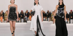 Ferragamo SS24 RTW: Viết tiếp mã nguồn thời kỳ Phục Hưng một cách chân thực và thuần khiết