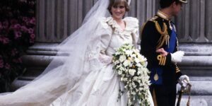 Chiếc váy cưới trắng huyền thoại