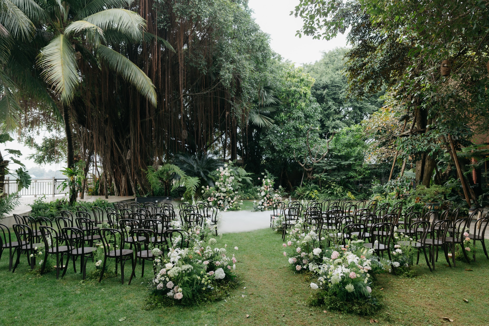 Wedding Symphony - vietnam luxury wedding list - one chair - nội thất cưới - bàn ghế - minh văn - luxuo 2